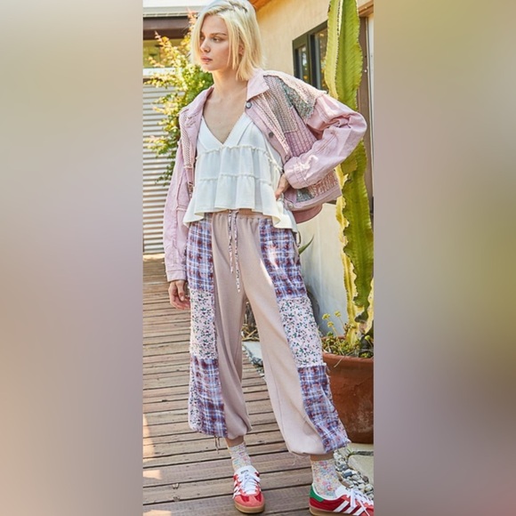 POL floral and plaid pink patchwork relaxed fit baggy joggers medium like new